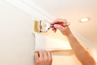 Pose de papier peint à Romange — revêtements muraux et toiles de verre